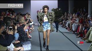 VIKTOR & ROLF Action Dolls Fall 2017 Haute Couture Paris - Fashion Channel screenshot 4