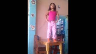 Niña Bailando