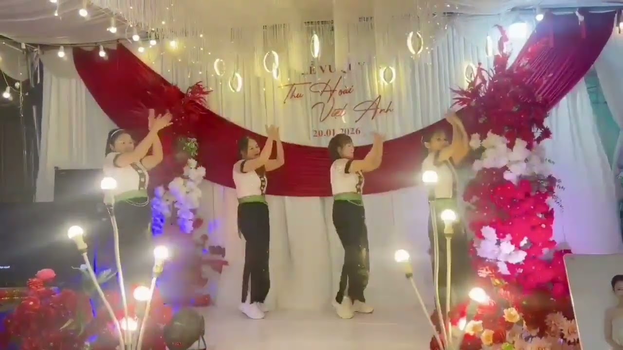 Tiếng khèn mùa ban nở #dance _ chị em xóm . Linh kute