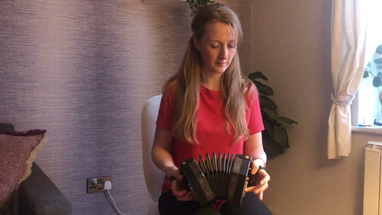 Eas Dhún Lúiche / Round the House and Mind the Dresser - Caitlín Nic Gabhann