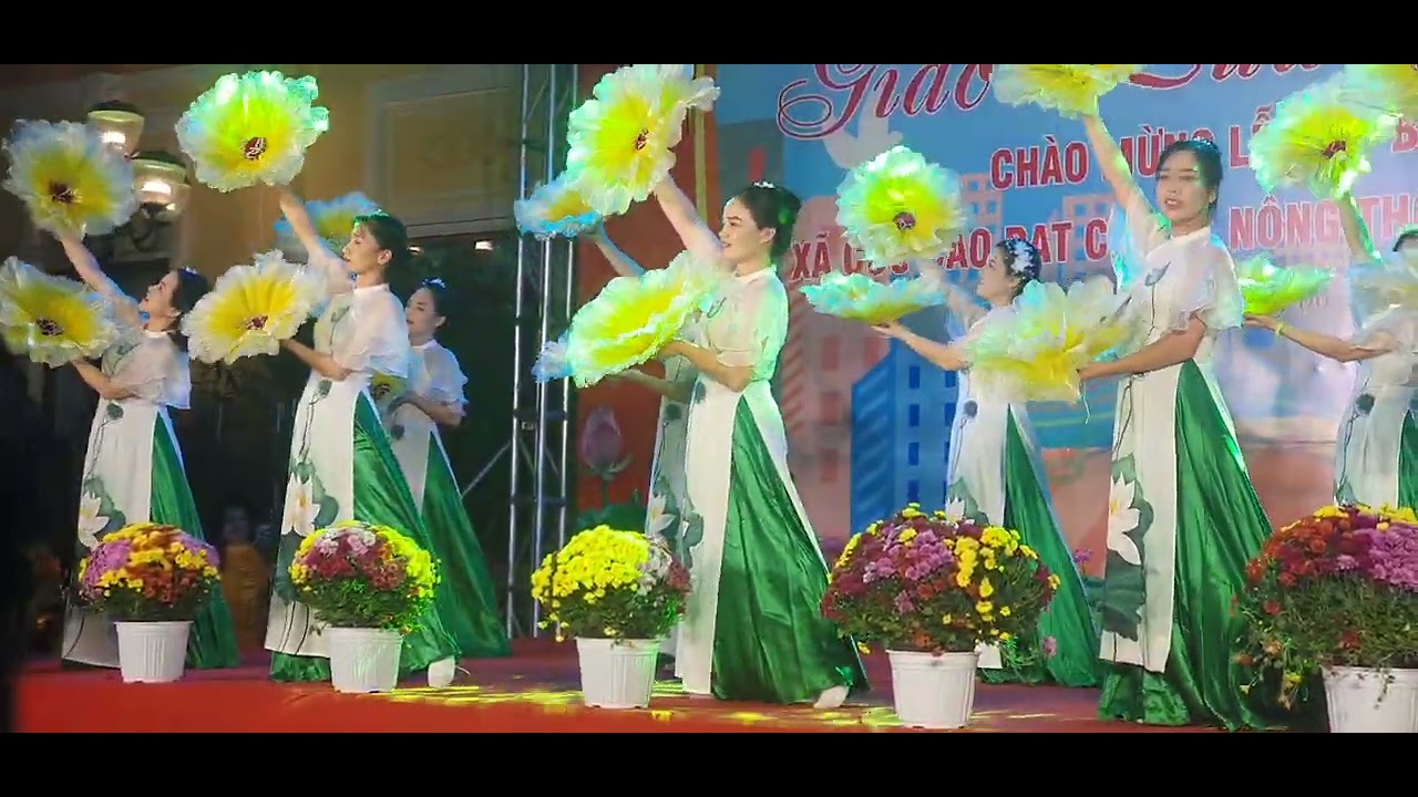 Múa đặc biệt Một vòng Việt Nam - GV Trường TH và THCS CỬU CAO