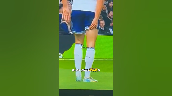 bisa bisa nya pemain ini berak di lapangan