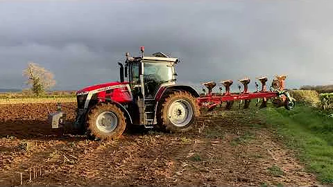 Massey Ferguson 8S 205 Dyna E-Power with Kverneland ED85 Plough - Tillage 2022