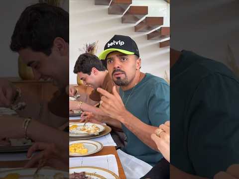 Tirullipa e Wesley almoçando na casa do Natanzinho Lima