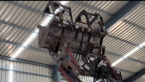 Telescopic loader mounted on tractor