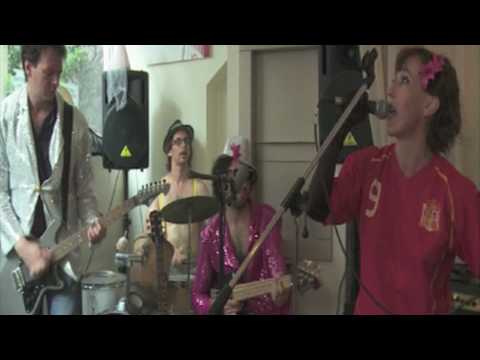 Three girl rhumba (Marta & the Psycho Sons)