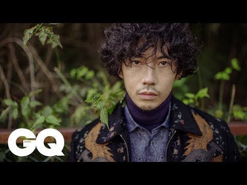 賀来賢人──ハジけた演技が話題となり、一躍メジャーに! | GQ MEN OF THE YEAR 2019 | GQ JAPAN