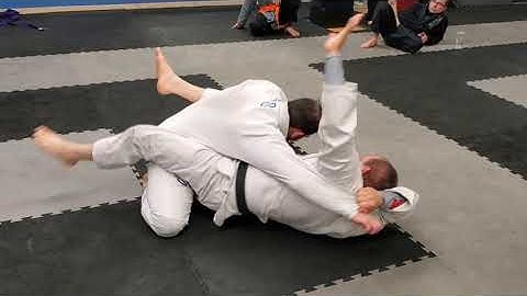 Move of the Week ➡️ Overhook Guard Series: Cross Choke
