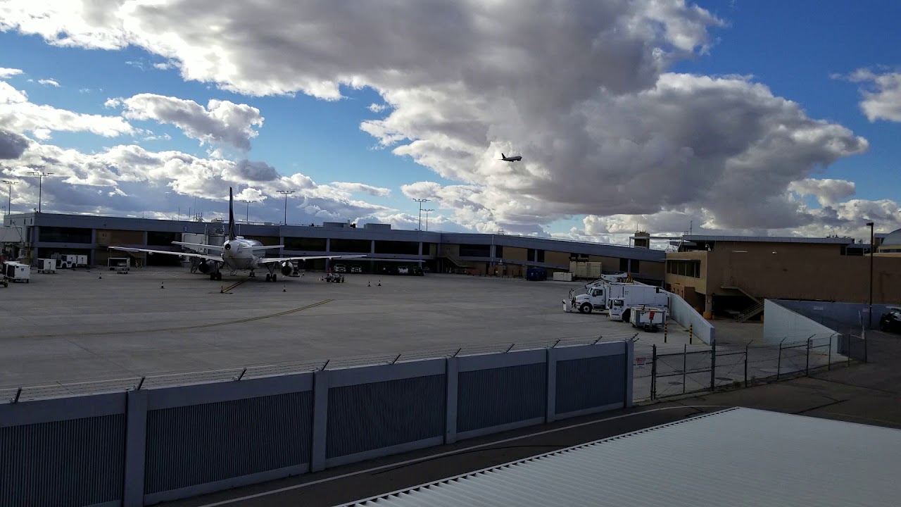 United Airlines Taking off from Tucson, AZ to Denver, CO Tucson Airport