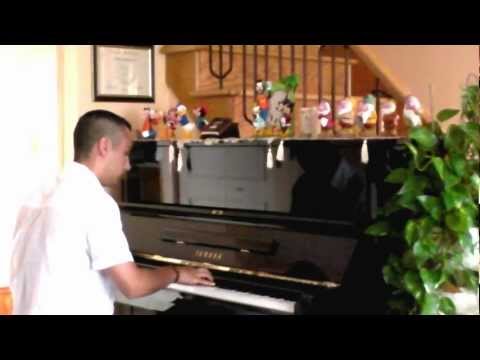 Andrew Kassis plays moonlight sonata 1st movement ...