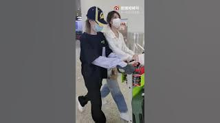 [NgảiChu][Fancam 20210330]Thẩm tổng bất ngờ xuất hiện tại sân bay đón Chu tỷ về