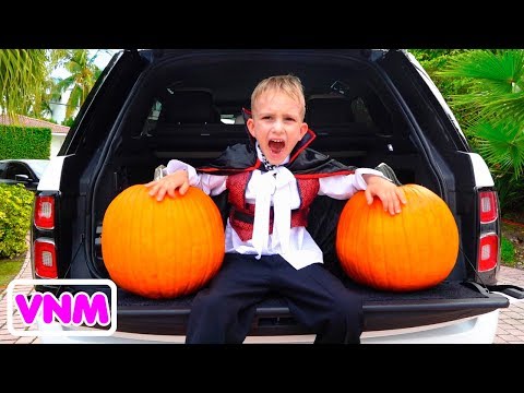 Vlad và Nikita có một bữa tiệc Halloween