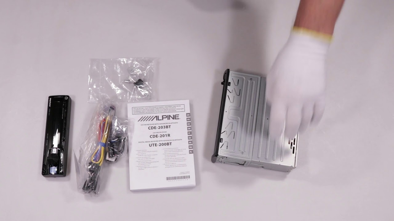 Unboxing Alpine Car radio UTE-200BT - YouTube