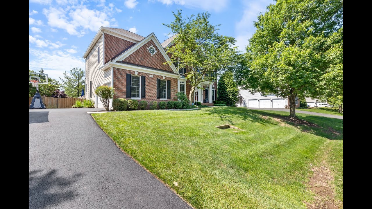 Grand Living in Loudoun County Ashburn Station Community - 20736 Ashburn Station Pl Ashburn, VA