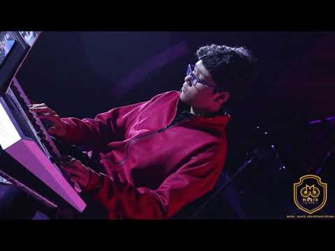 musik-cafe-|-pink-panther-|-keyboard-|-performance