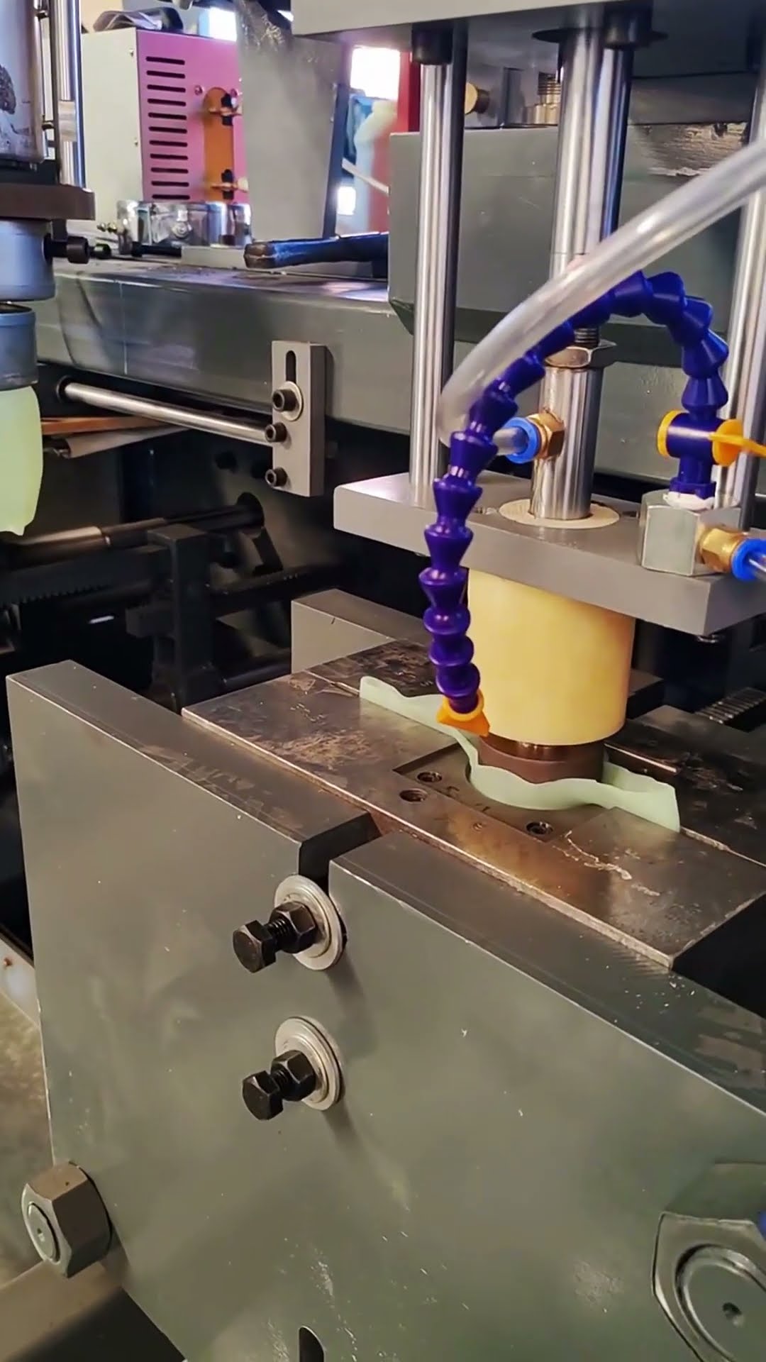 Injection washing liquid bottle process