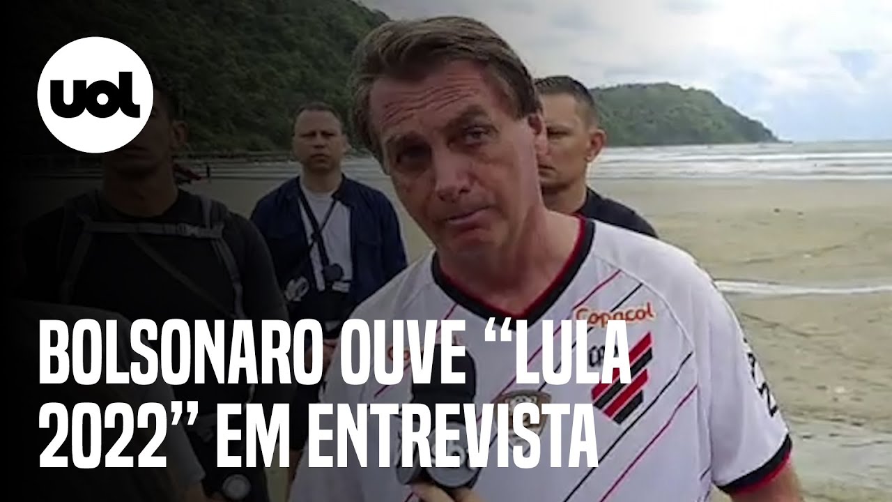 Bolsonaro vai à praia em SP e ouve