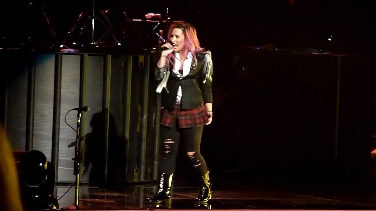 The Middle and Really Don't Care - Demi Lovato - Neon Lights Tour - Vancouver 2/9/14