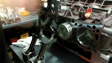 How to install pistons in a 6.0L Power stroke diesel engine