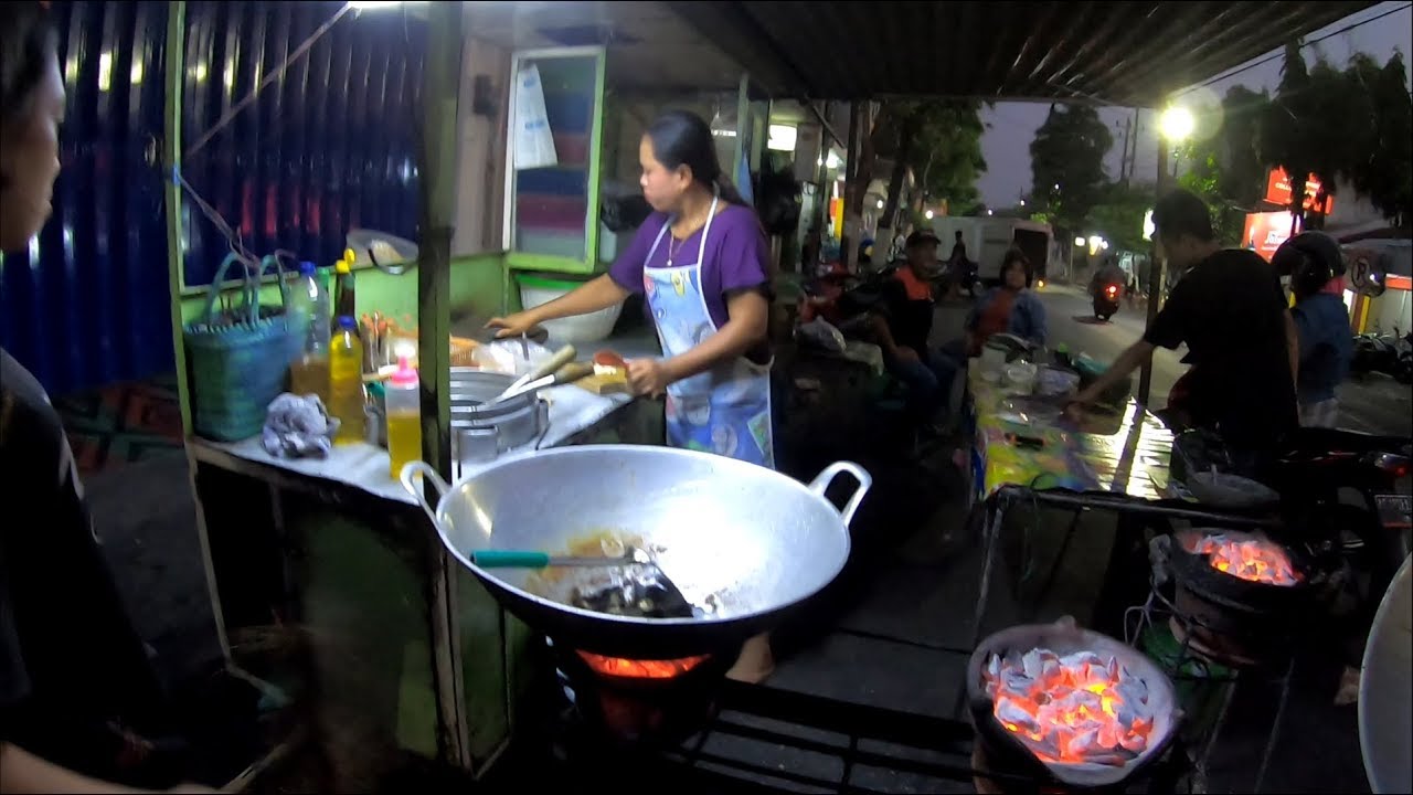Masaknya Pakai Arang || Nasi Goreng Laris Banget