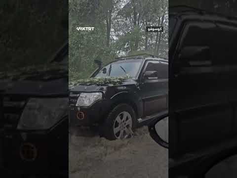 سيارات عالقة في السيول