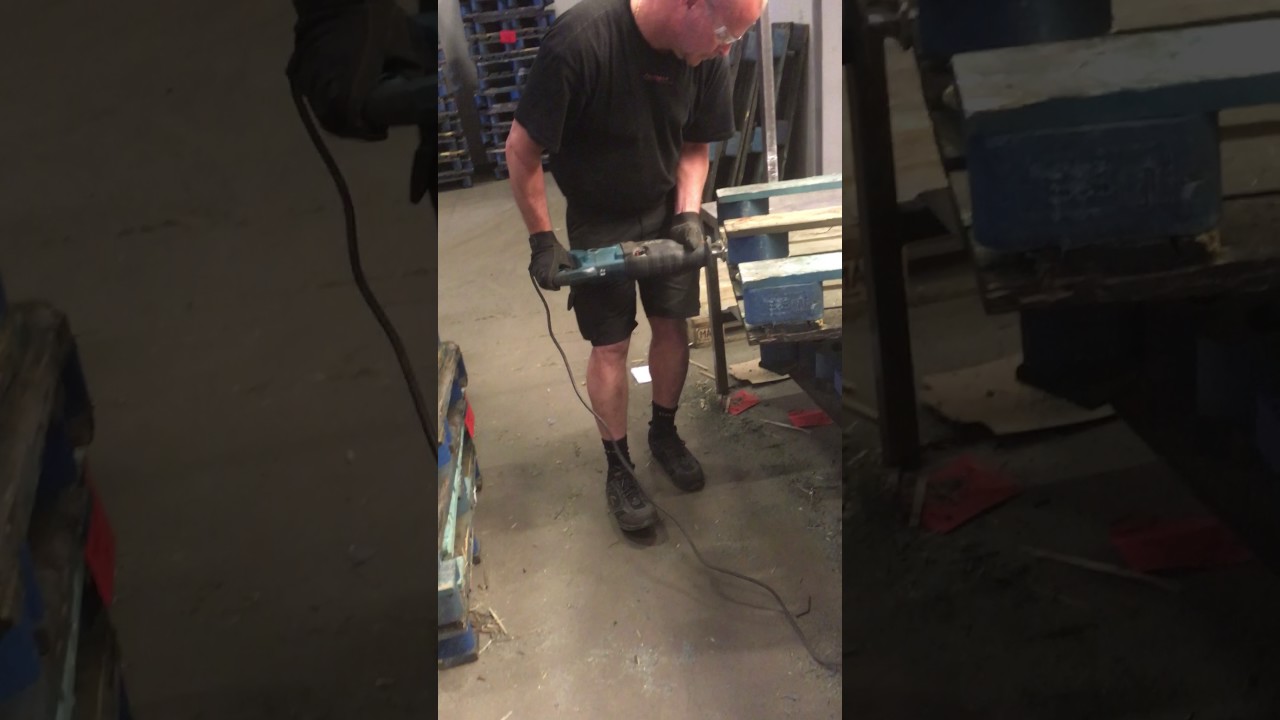 Removing a outer stringer from a wooden pallet