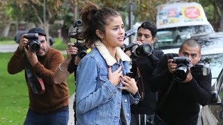 Thursday, november 2, 2017: selena gomez dropped by a local park as
celebrity photographers surrounded the pop star, eager to catch smile
of bieber's lost-...