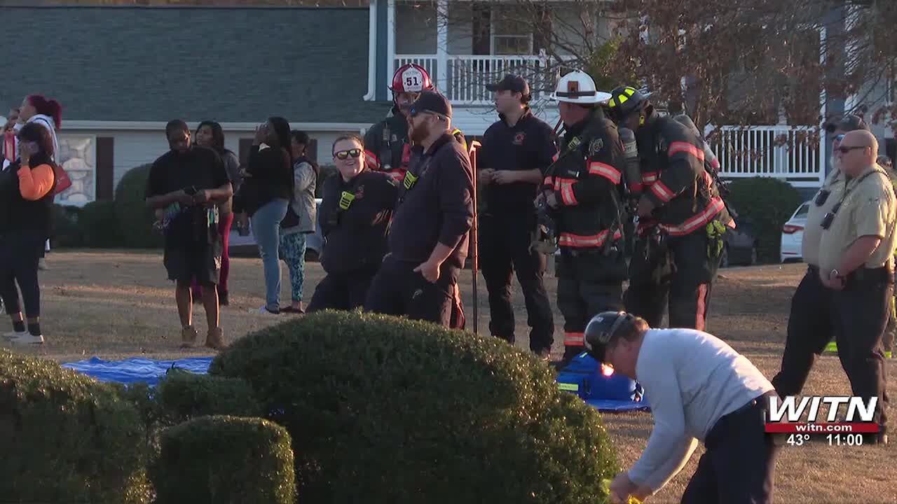 Greenville apartment building heavily damaged in afternoon fire - YouTube