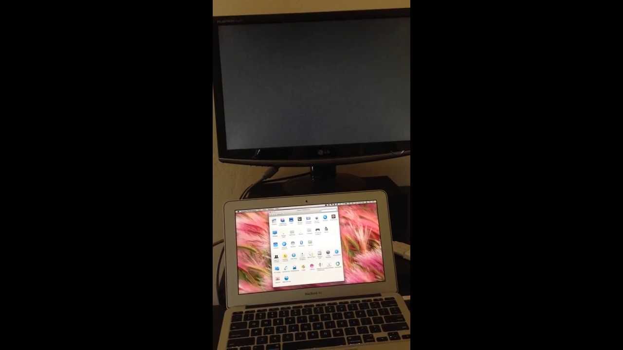 connect macbook to monitor blinking