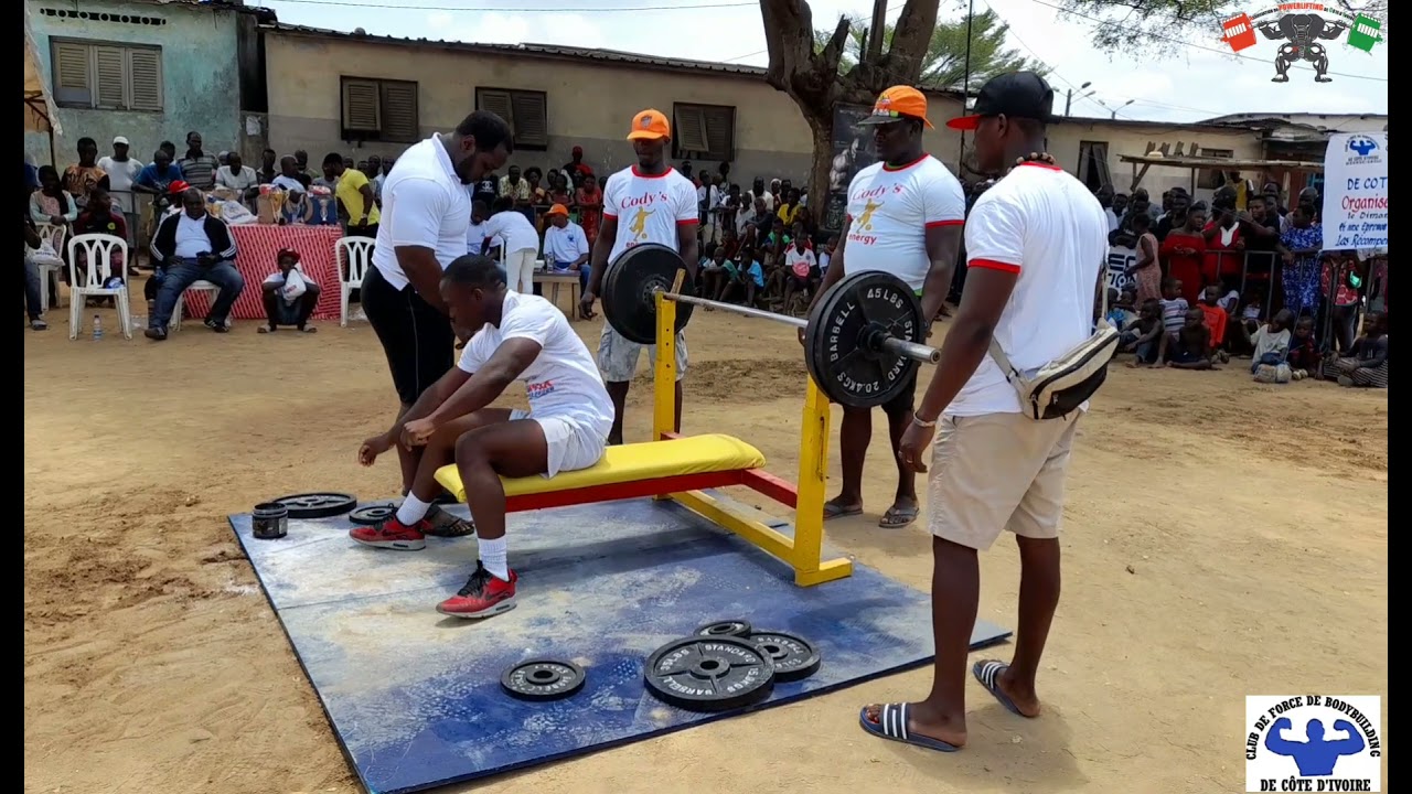 compétition de developpé couché organisé par le club de force de bodybuilding de Côte D'Ivoire .