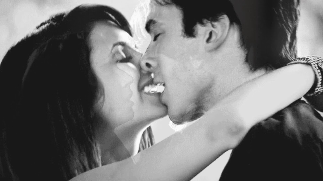 Поцелуй мужчины и женщины картинки движущиеся