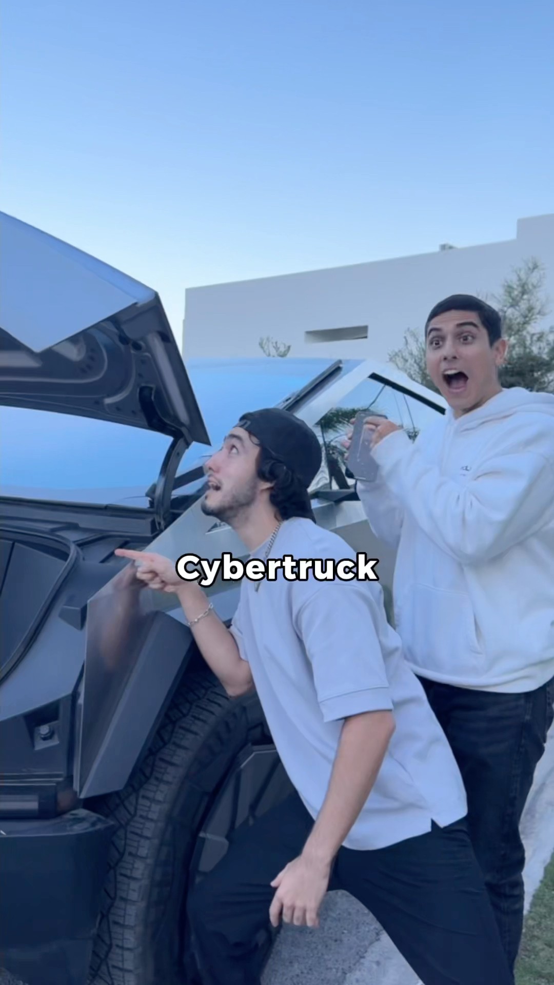 PUEDE UNA CYBERTRUCK CORTAR TU DEDO??