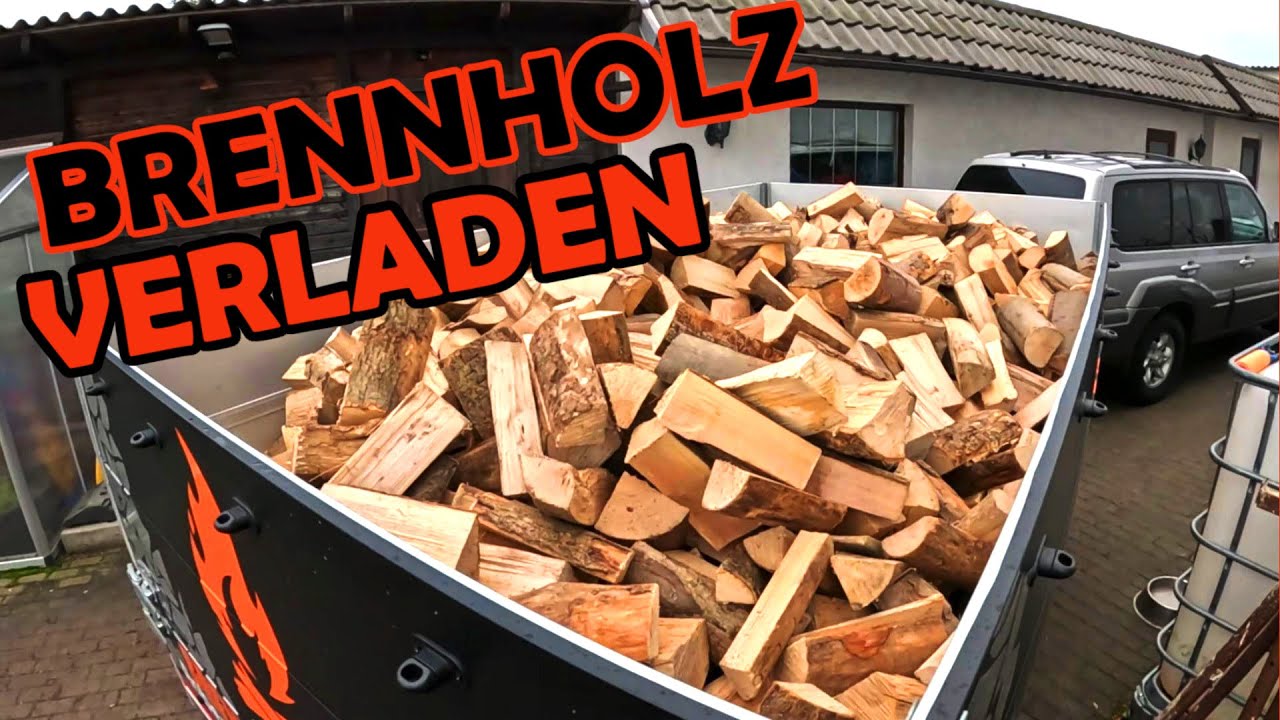 Die Bestellungen laufen gut, also muss man Brennholz laden