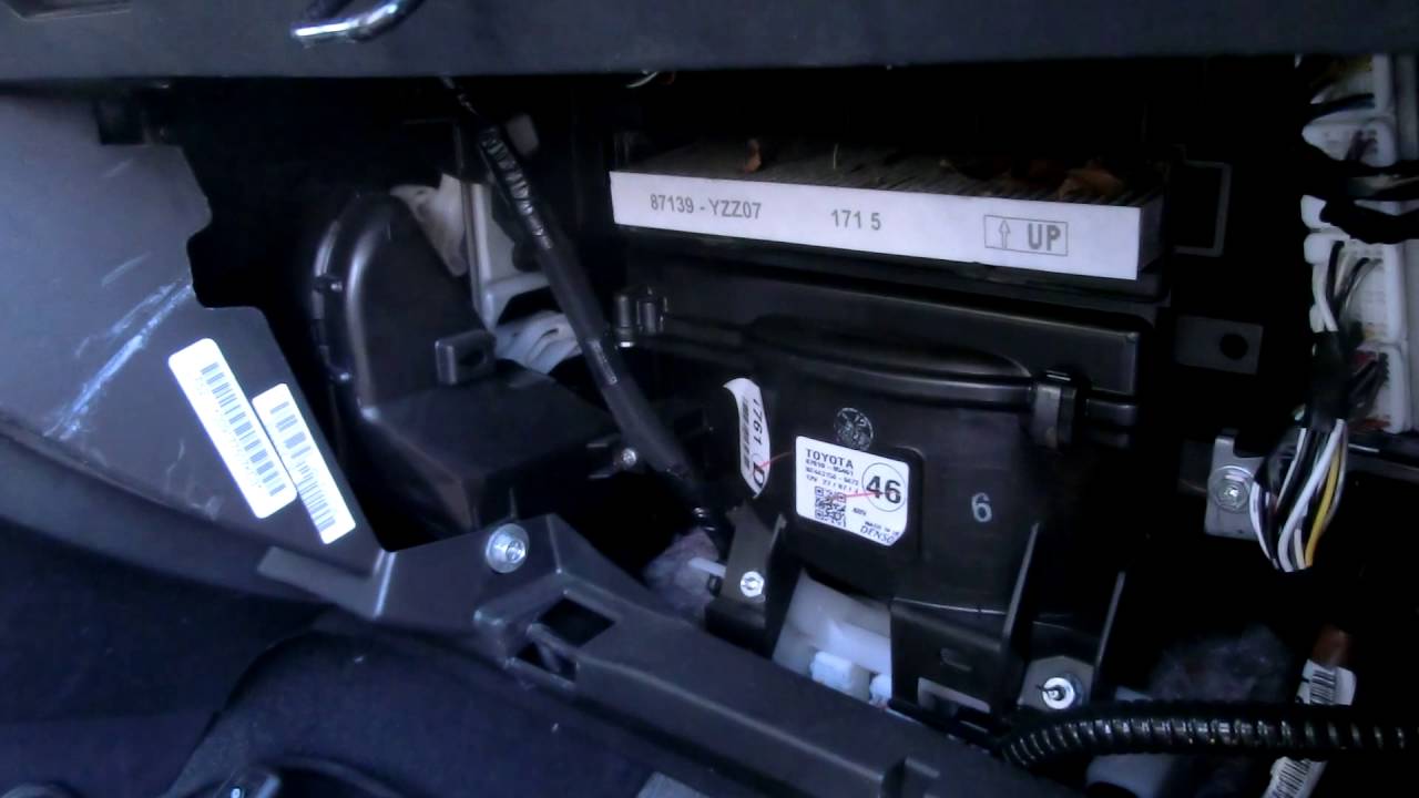 Replace Cabin Air Filter Toyota Avensis T250 03-09 - Youtube