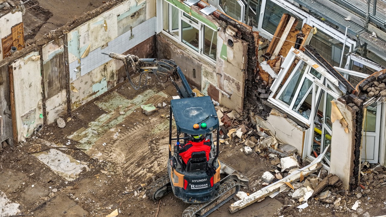 Demolition of Avenham Tower Blocks in Preston | WOLFF Luffing Crane & Hyundai Excavators in Action