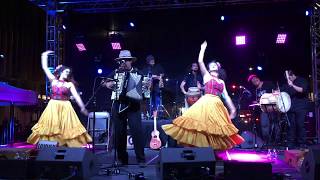 El Santo Golpe -  Baila Conmigo [LIVE]