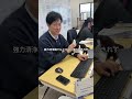 会社猫ふくの日常😸アレルギーのトヨピーにべったりくっ付いてますが、ふたりの行方はアレルギーの症状と共に進捗を見守りたいと思います🤭#株式会社日章 #会社猫 #アレルギー