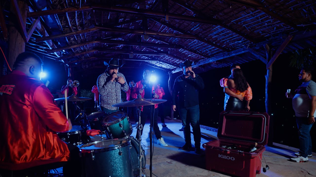 Primos de Tierra Caliente - Puras Pa´ Arremangar (Video Oficial)