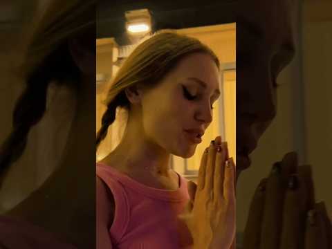 Я рисовала картину счастливой жизни с тобой. Была к тебе осторожна и думала будешь мой.. 