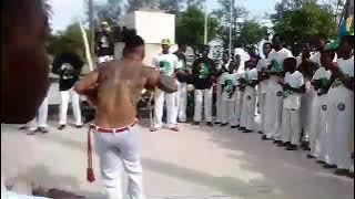 vieram três pra bater no negro♥️🇲🇿