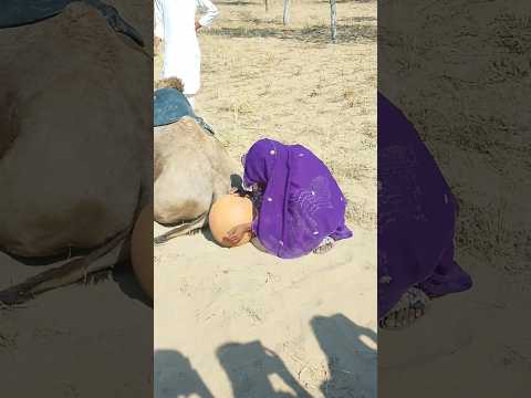 هذه الفتاة تضع إناء خلف ظهرها وتسحب شيئ ا ما أرجو الاشتراك في قناتي