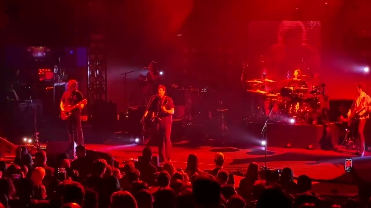 Kings of Leon - Molly’s Chambers - 12-30-2025 - Live in Las Vegas at the Venetian Theatre