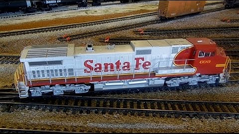 HO Scale: BNSF/Santa Fe Warbonnet