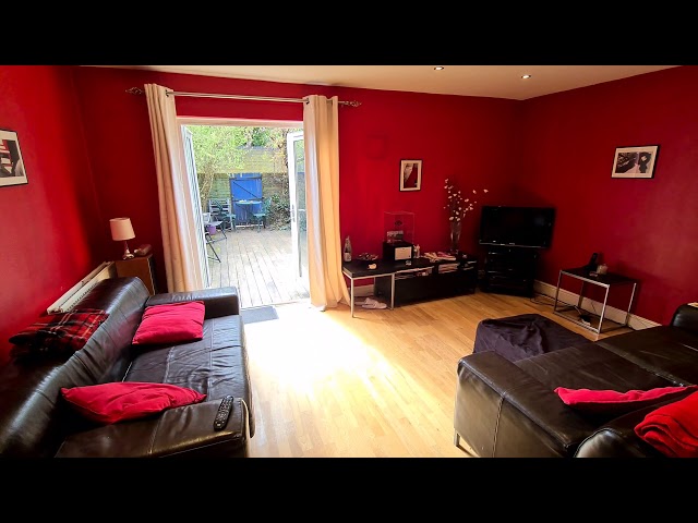 Video 1: Kitchen, dining area and entrance