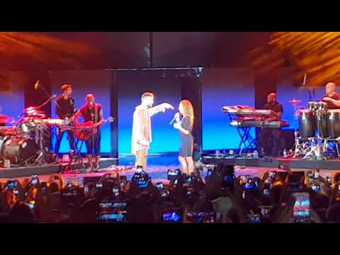 Ricky Martín y La Mari de Chambao cantan Tu recuerdo en Marenostrum Music Castle Park Fuengirola