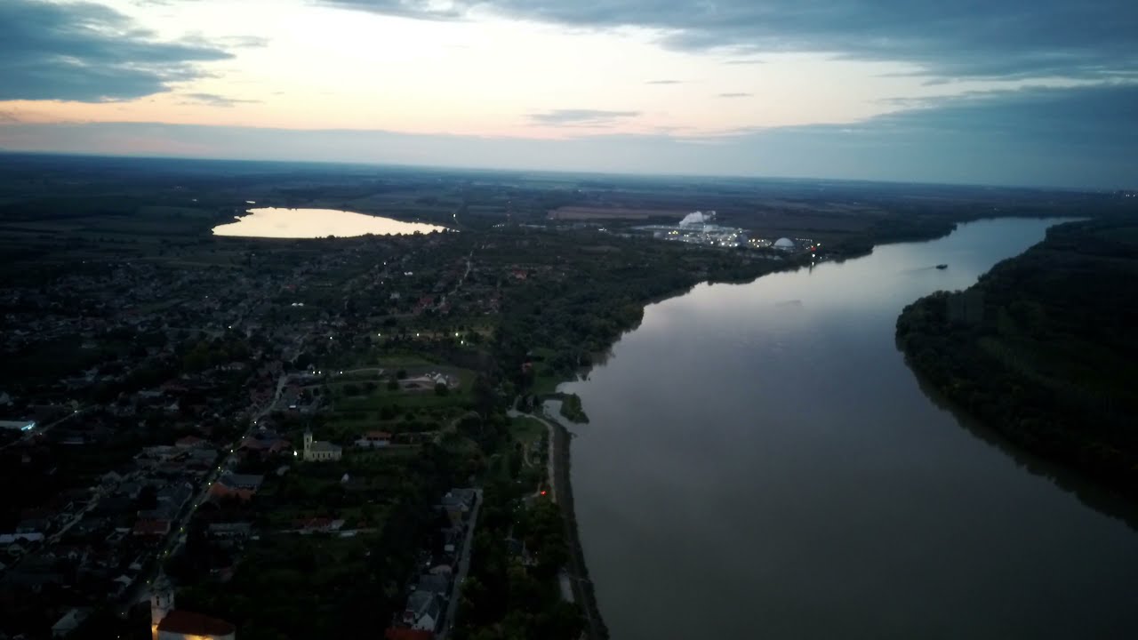 Dunaföldvár, Duna-part madártávlatból 2020.10.18.  (Fimi X8 SE 4k)   Drone view