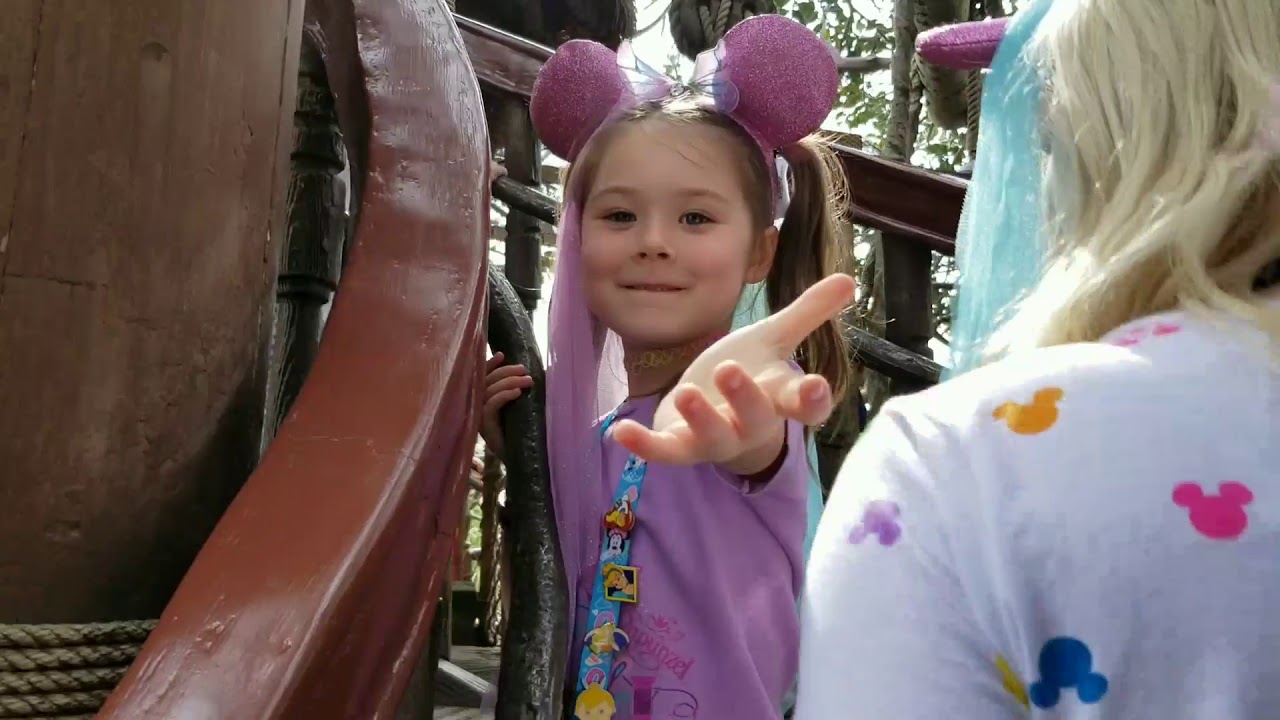R5A checks out the Swiss Family Robinson TreeHouse at Disney - YouTube