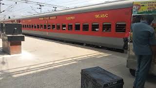 11080 Gorakhpur - Lokmanyatt Express Arrival At Lucknow Charbagh Station At On Time With Bsl Wap - 4.