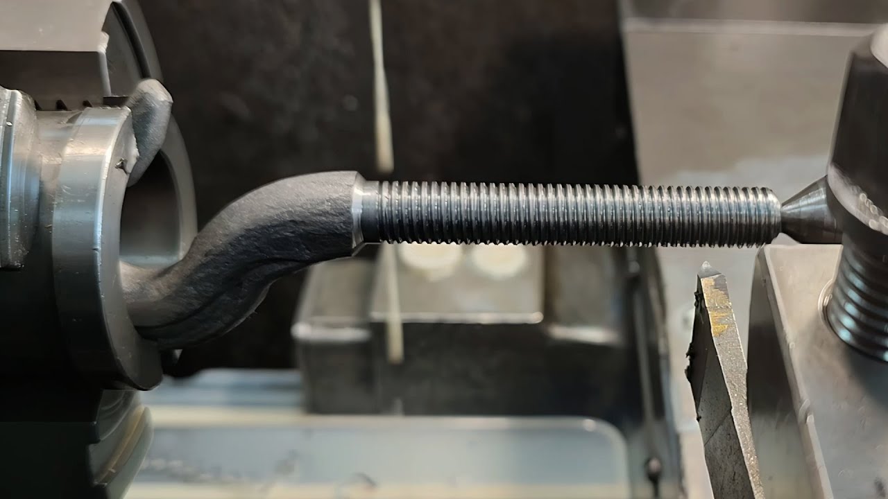 Токарка - Нарезаю на крюке резьбу - YouTube
