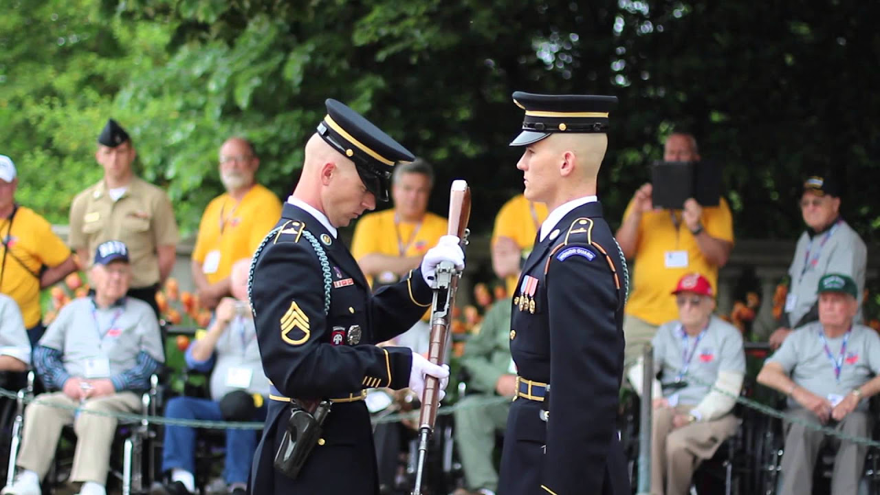 Watch Changing of the Guard at Arlington National Cemetery in 4K